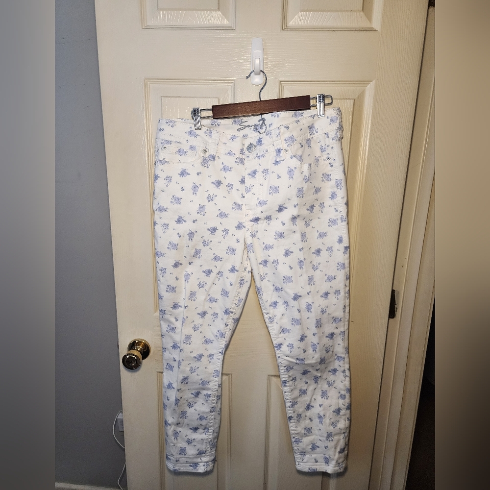 Seven7 White and Blue Floral Women's Jeans